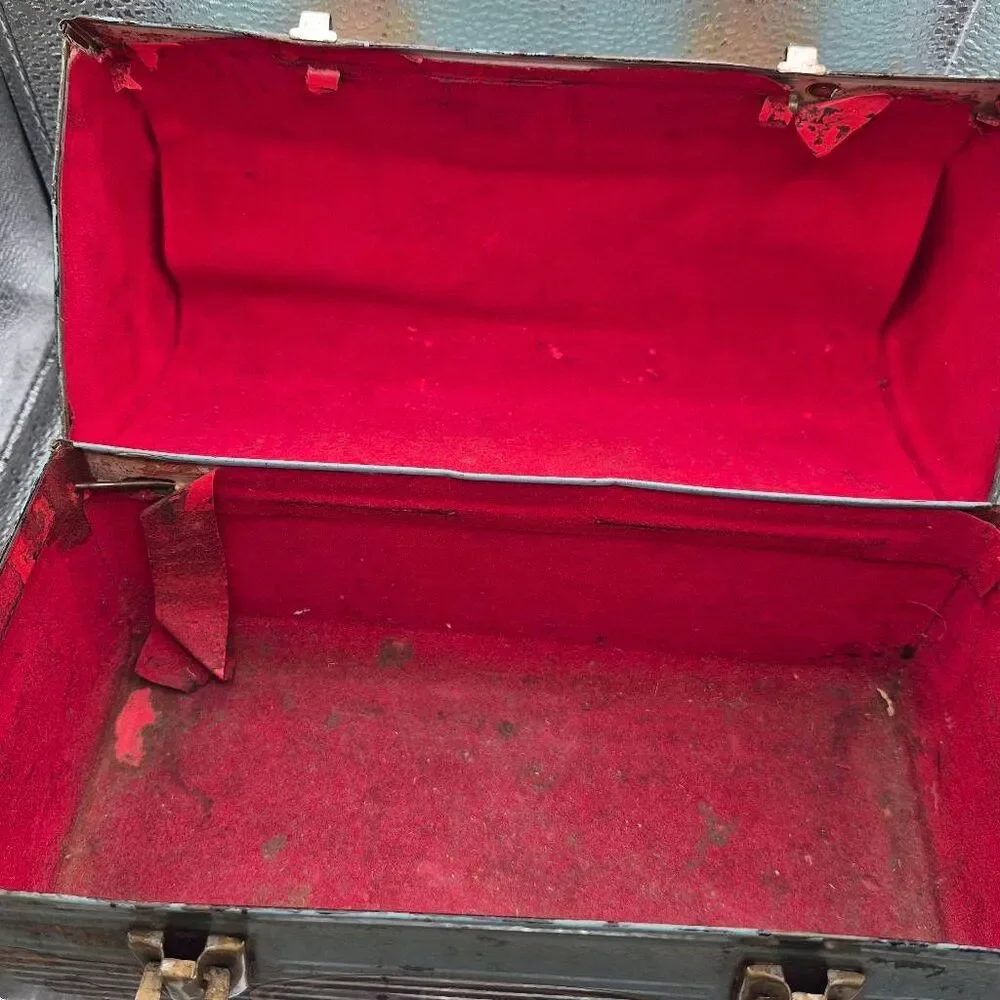 Vintage domed lunch box